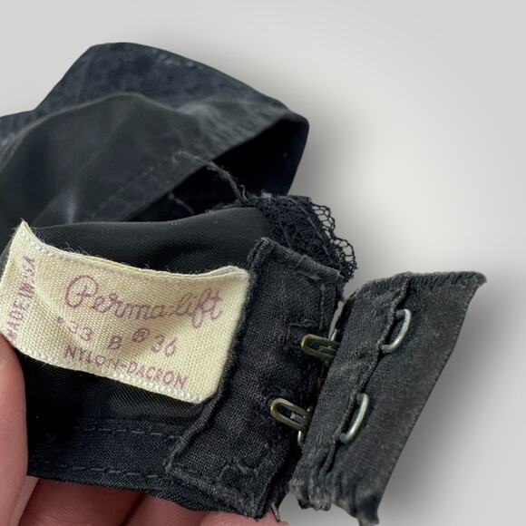 Vintage Top 1950s Permalift RARE Circle Stitch Black Floral Lace Bullet Bra 33B - Picture 6 of 6